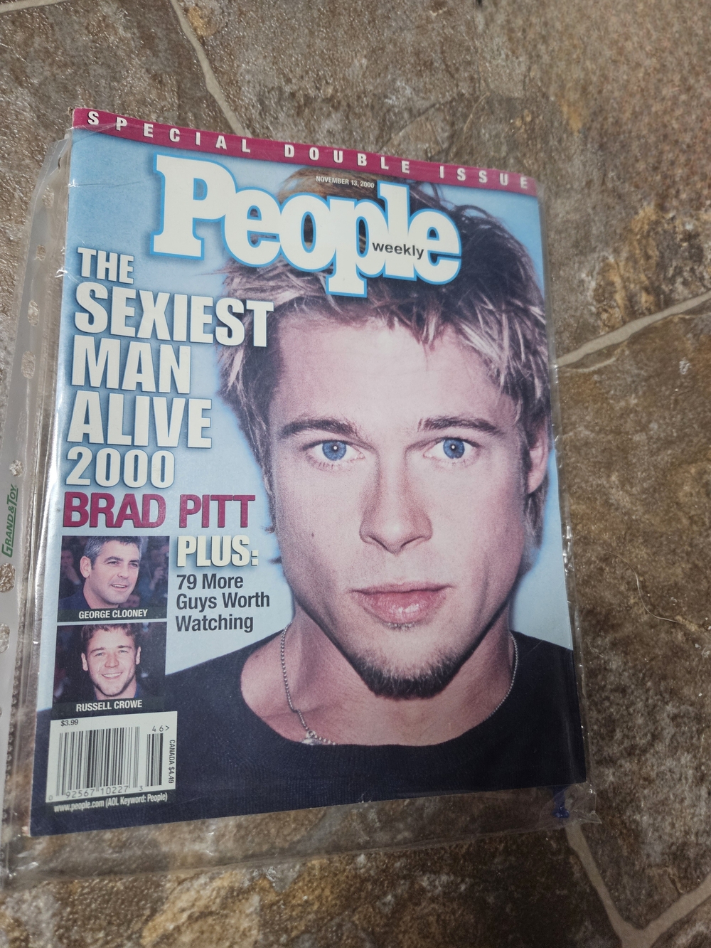 People Weekly Magazine - Brad Pitt Cover (2000)